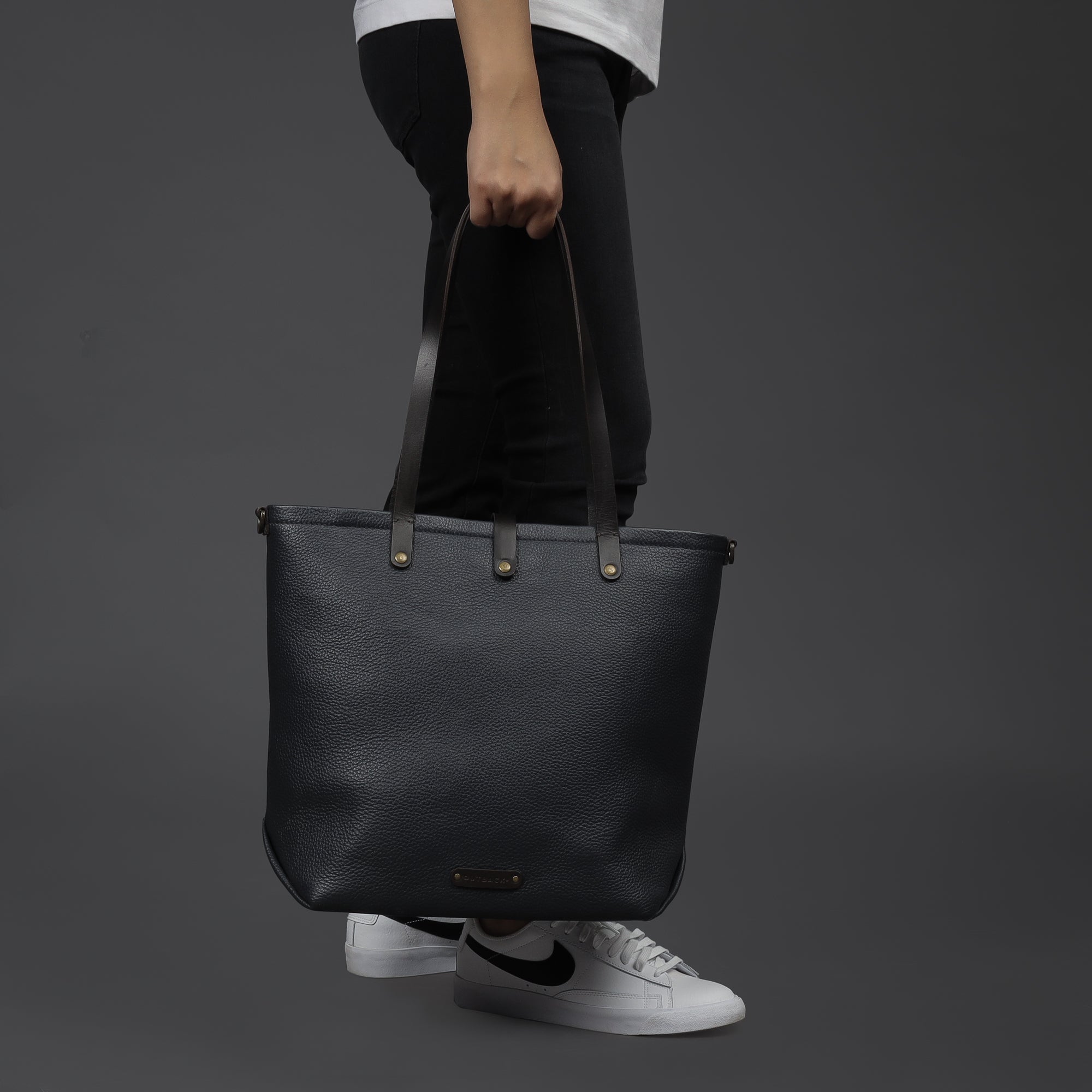 Leather tote for shopping