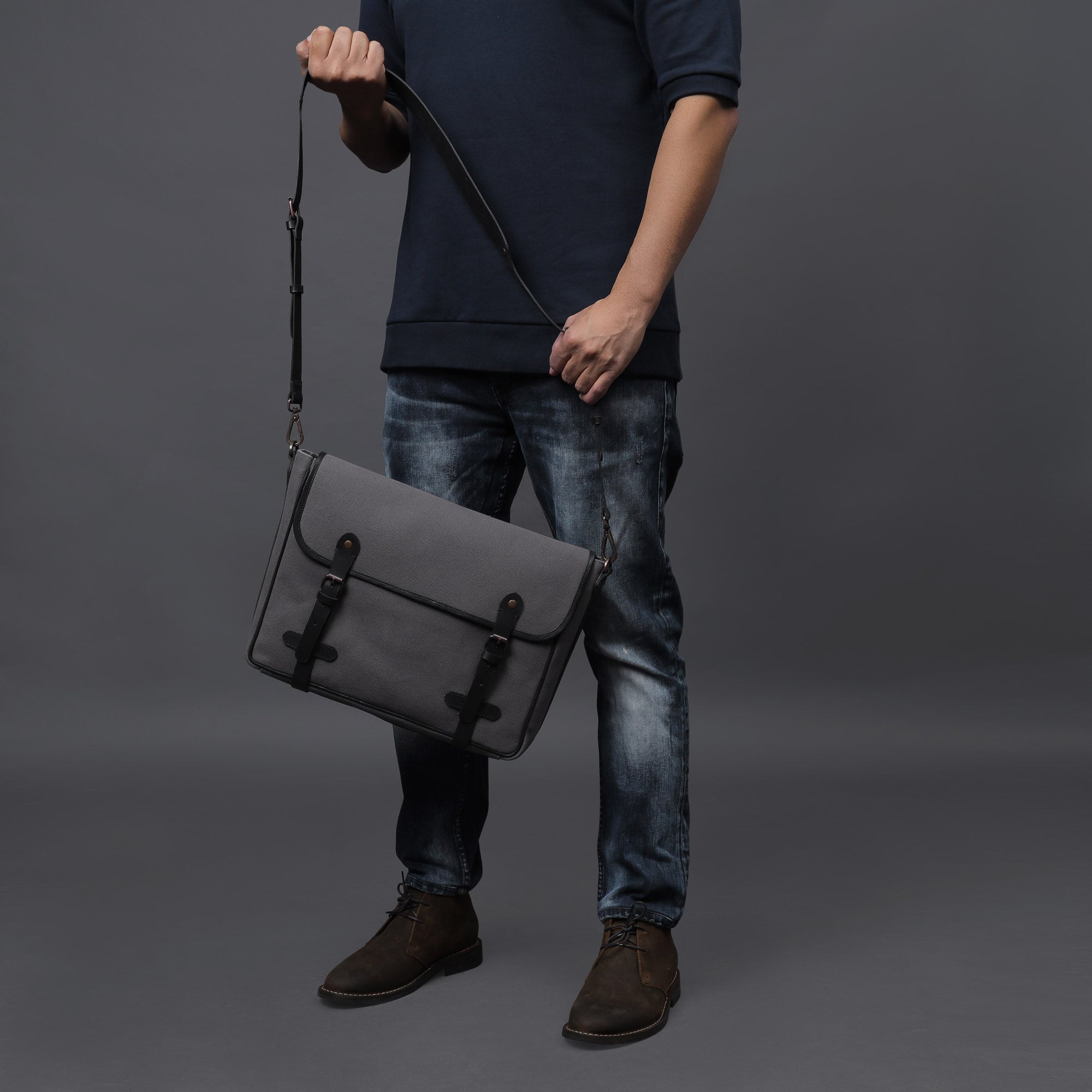 Oslo Canvas Messenger Bag