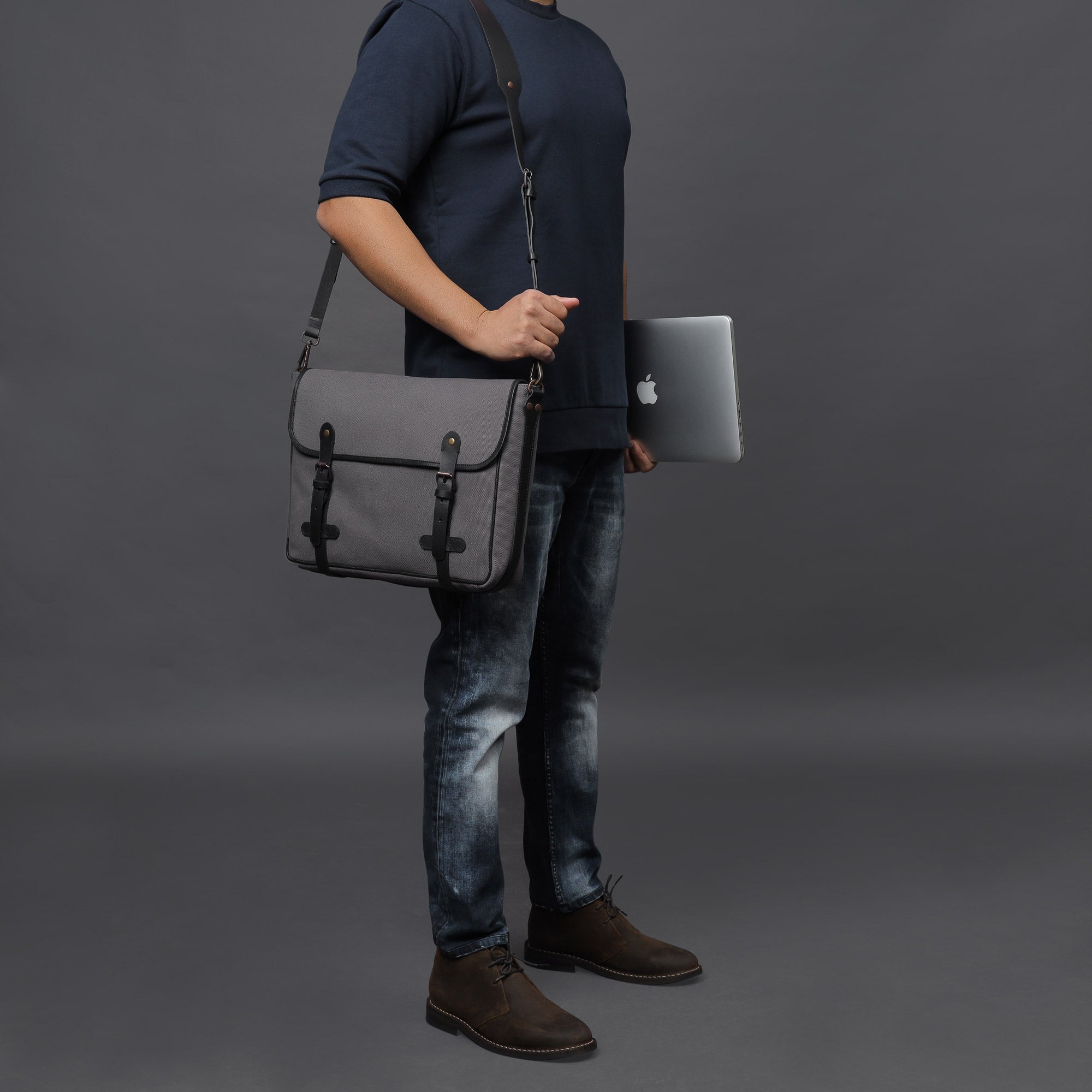 Oslo Canvas Messenger Bag