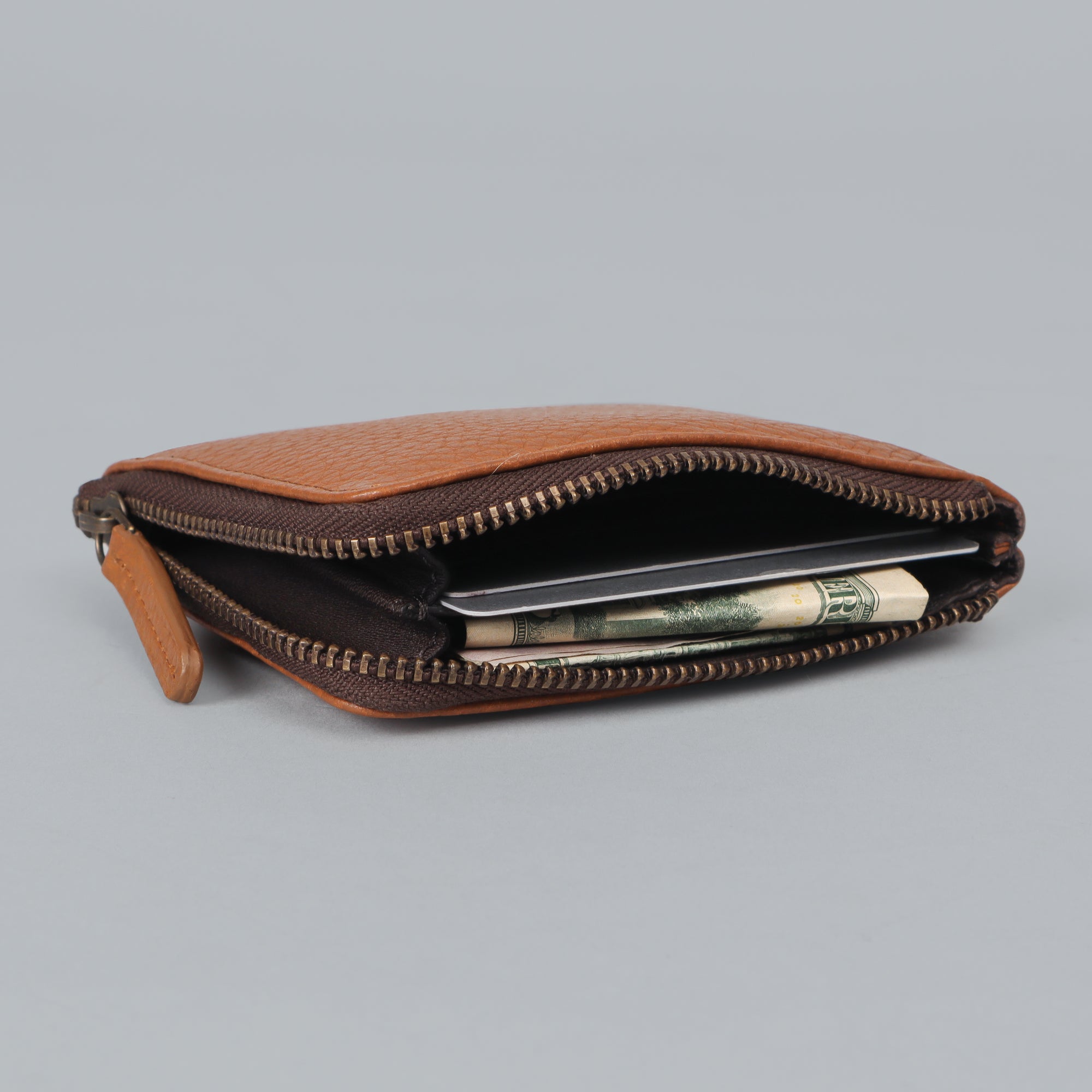 Coin wallet with zipper