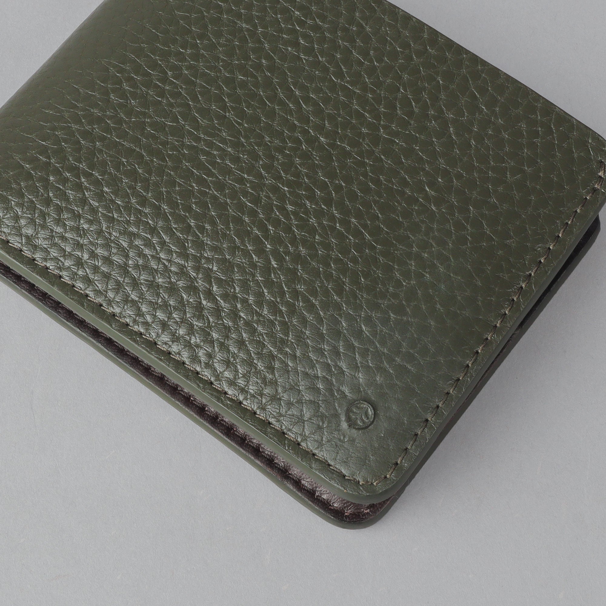 bi-fold leather wallet for men