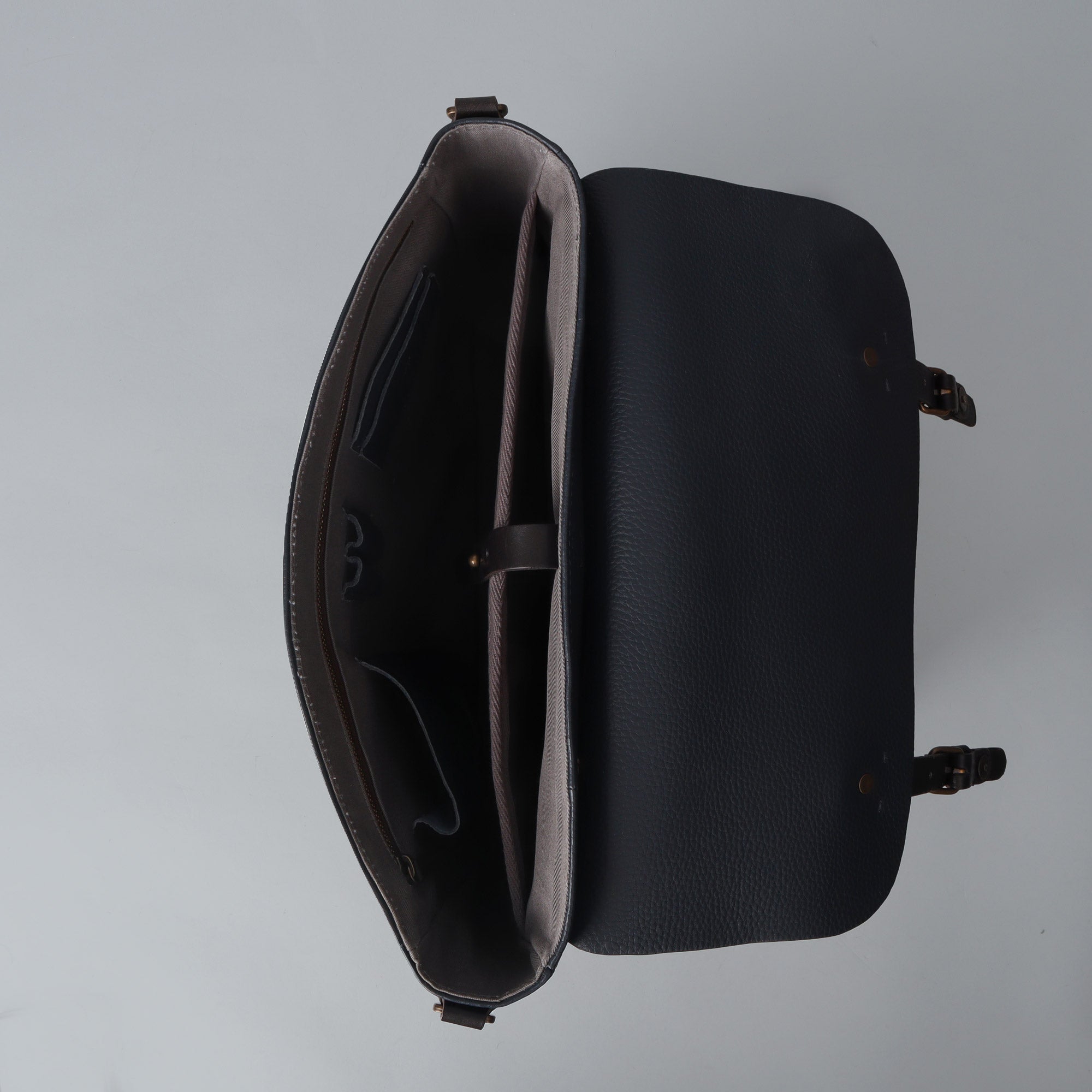 Oslo Leather Messenger Bag