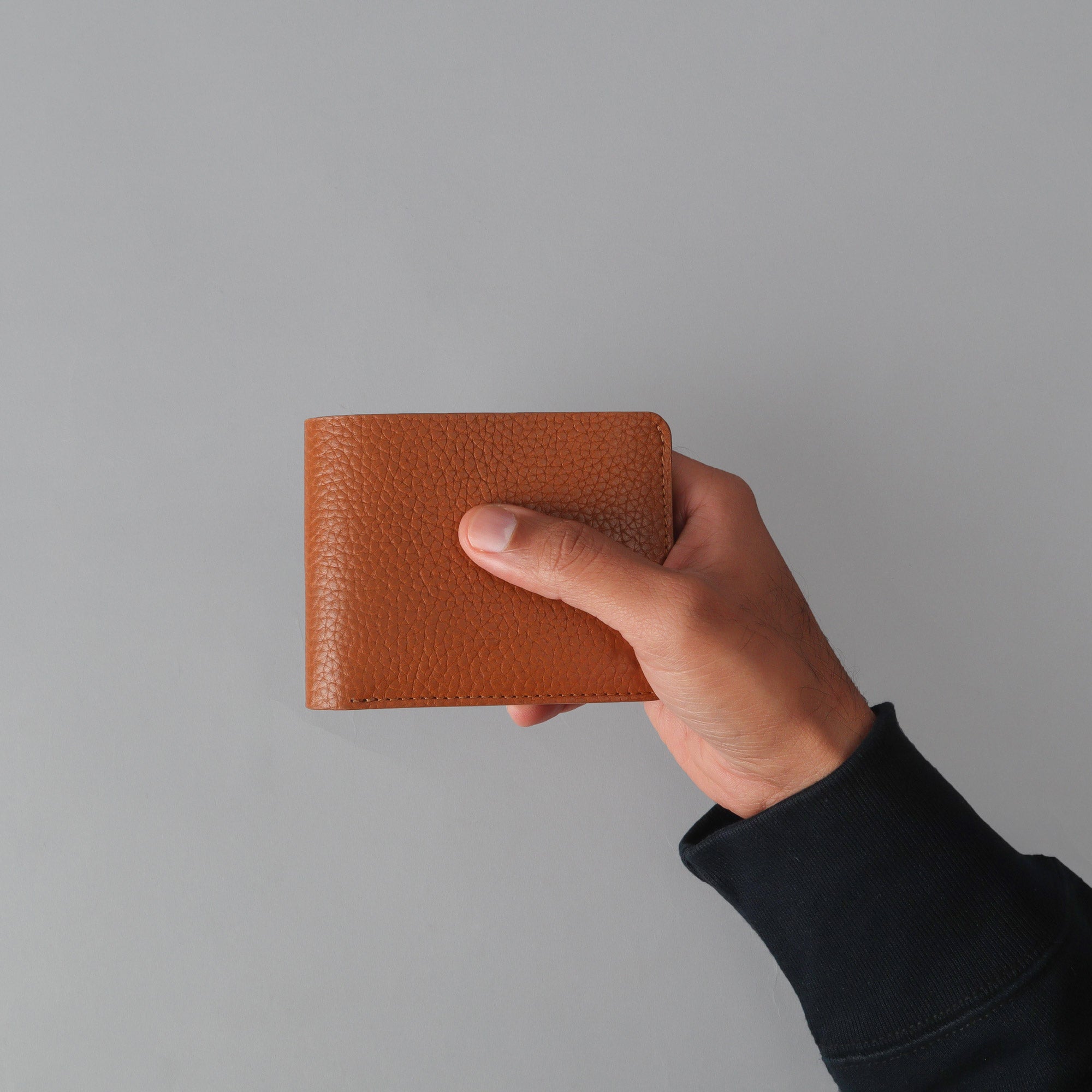 Bi-fold leather wallet with free engraving