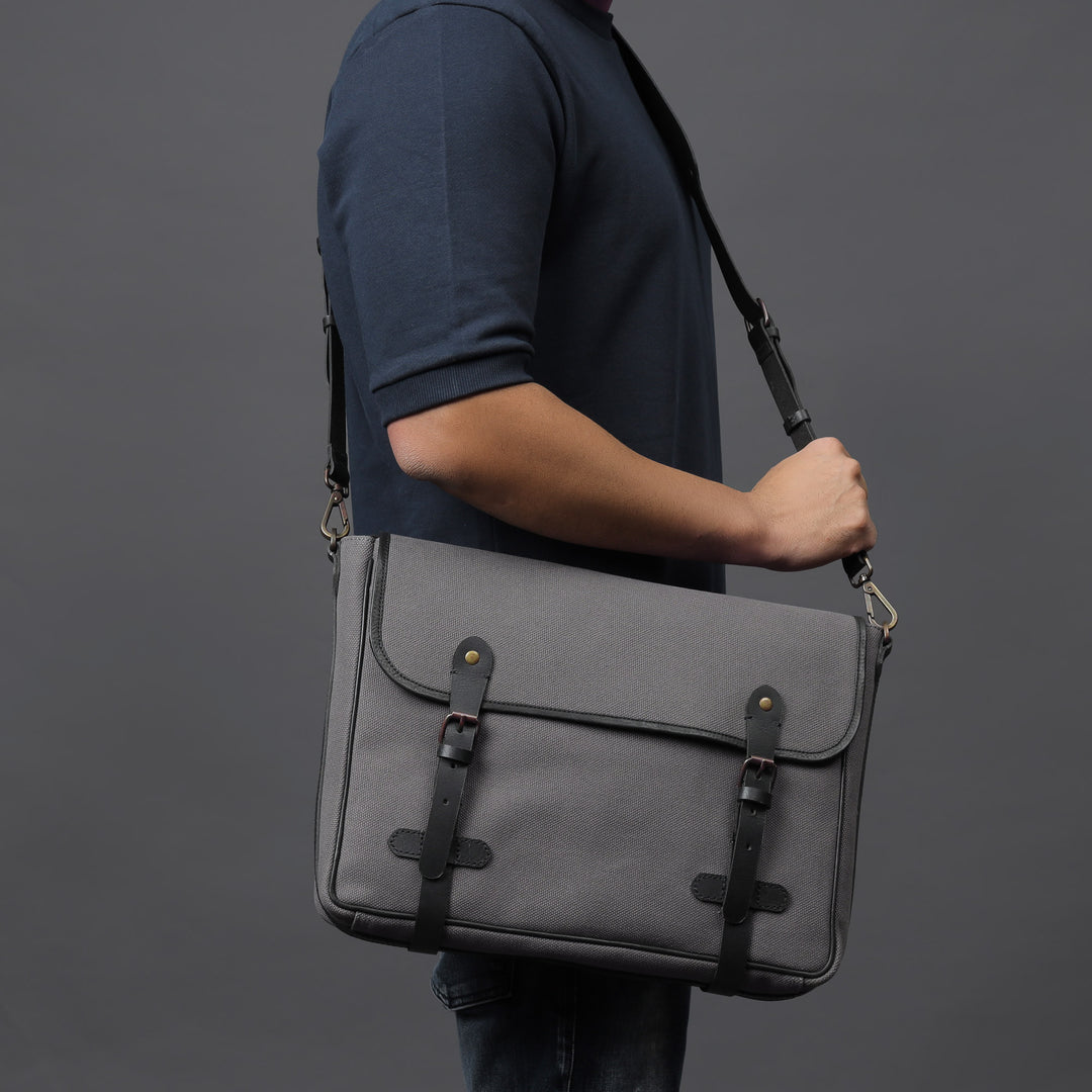Oslo Canvas Messenger Bag